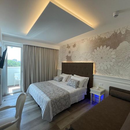 Park Hotel Cellini Лідо-ді-Єзоло Екстер'єр фото