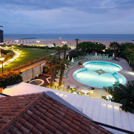 Park Hotel Cellini Лідо-ді-Єзоло Екстер'єр фото