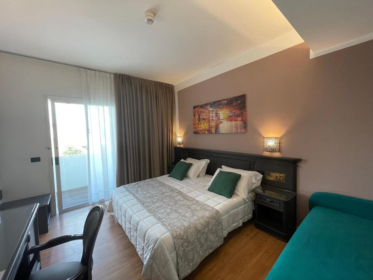 Park Hotel Cellini Лідо-ді-Єзоло Екстер'єр фото