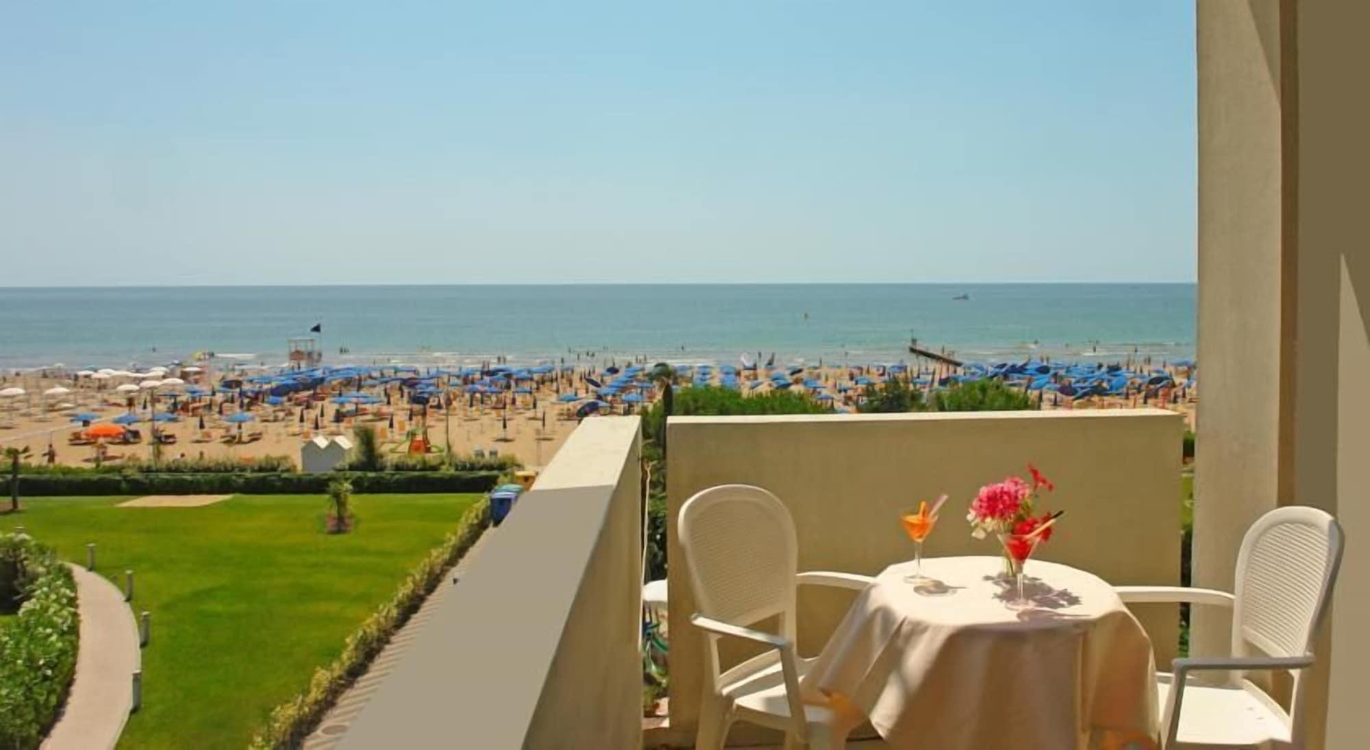 Park Hotel Cellini Лідо-ді-Єзоло Екстер'єр фото
