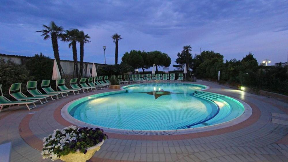 Park Hotel Cellini Лідо-ді-Єзоло Екстер'єр фото