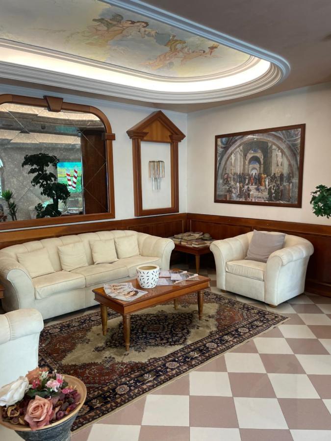 Park Hotel Cellini Лідо-ді-Єзоло Екстер'єр фото