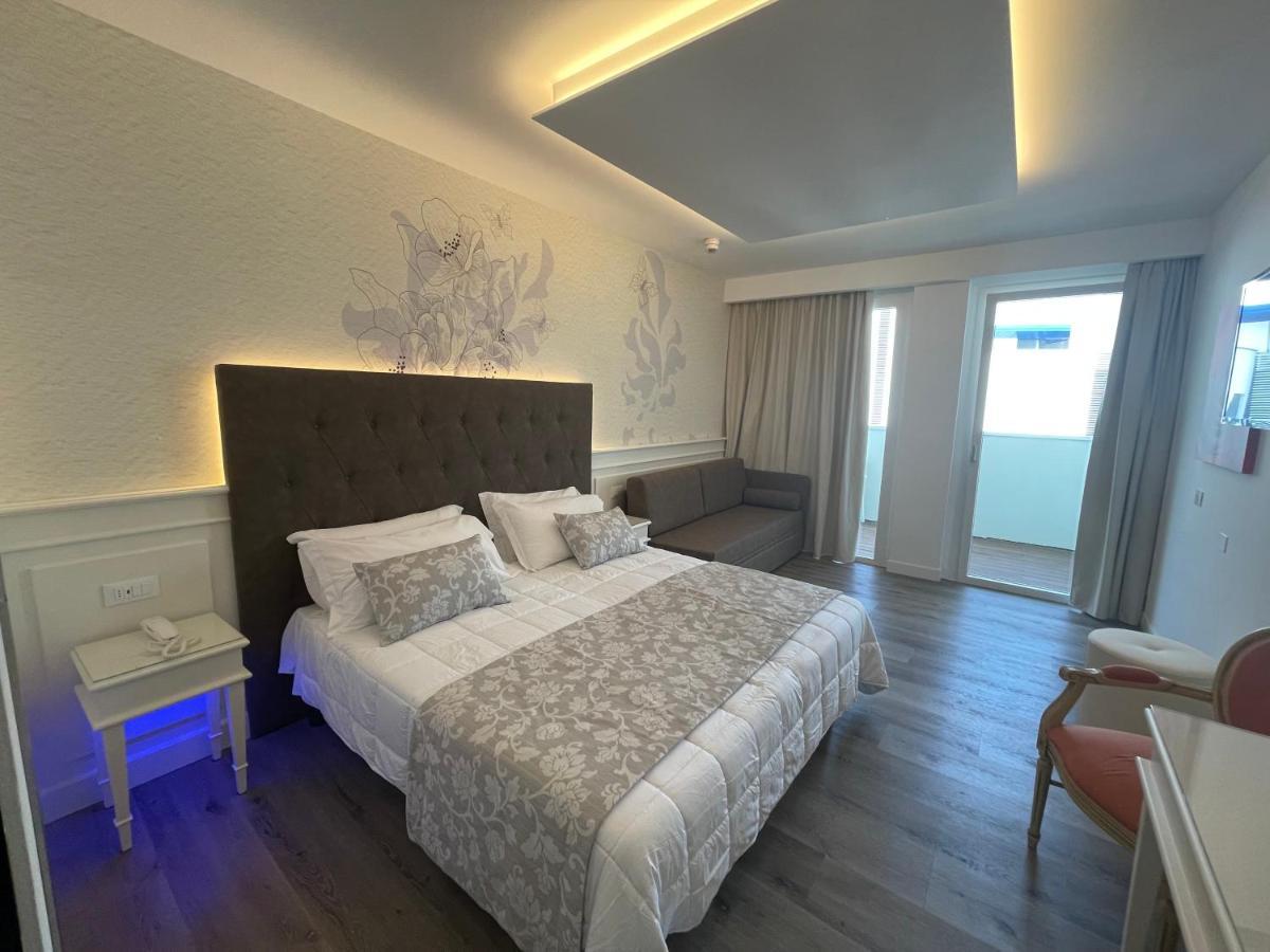 Park Hotel Cellini Лідо-ді-Єзоло Екстер'єр фото